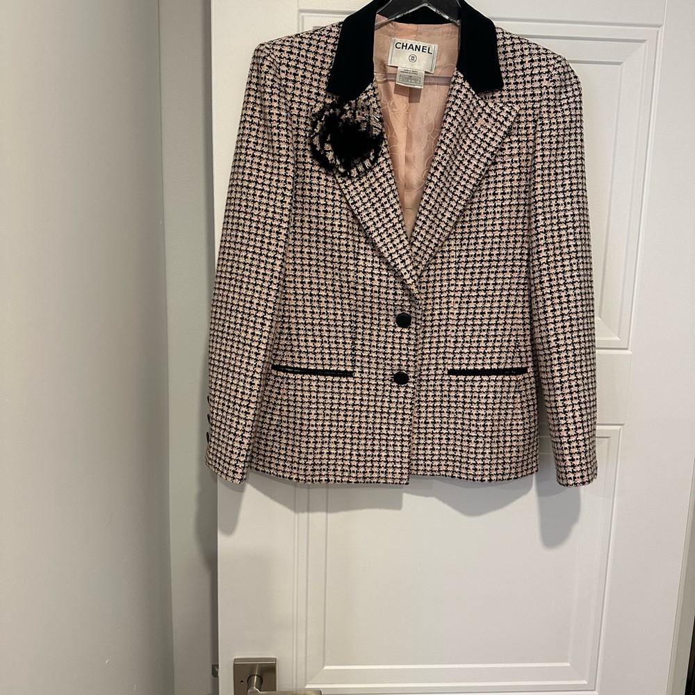 🎉Host Pick 🎉Chanel Vintage Tweed Blazer in Pink and Black